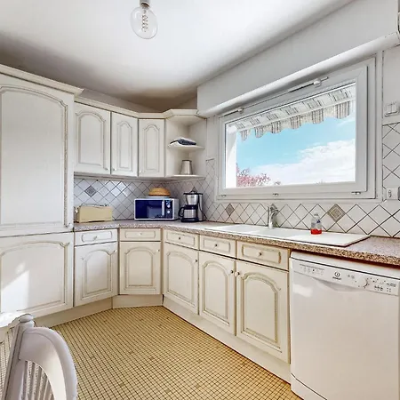 2 Bedroom Awesome In Royan