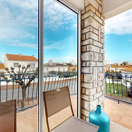 2 Bedroom Awesome In * Royan