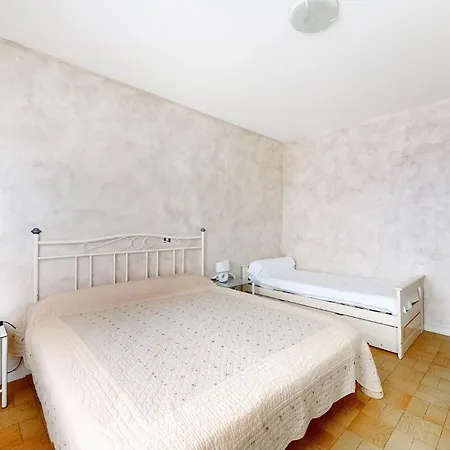 Apartment 2 Bedroom Awesome In *