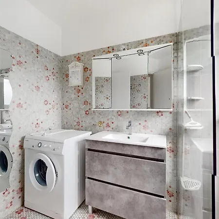 2 Bedroom Awesome In Royan
