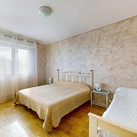 Apartment 2 Bedroom Awesome In Royan