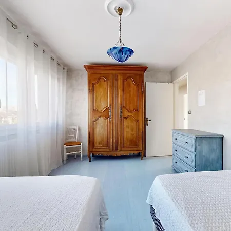 Apartment 2 Bedroom Awesome In *