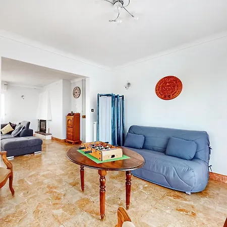 2 Bedroom Awesome In Apartment *